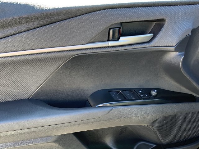 Used 2025 Toyota Camry SE w/ Convenience Package FWD image 17