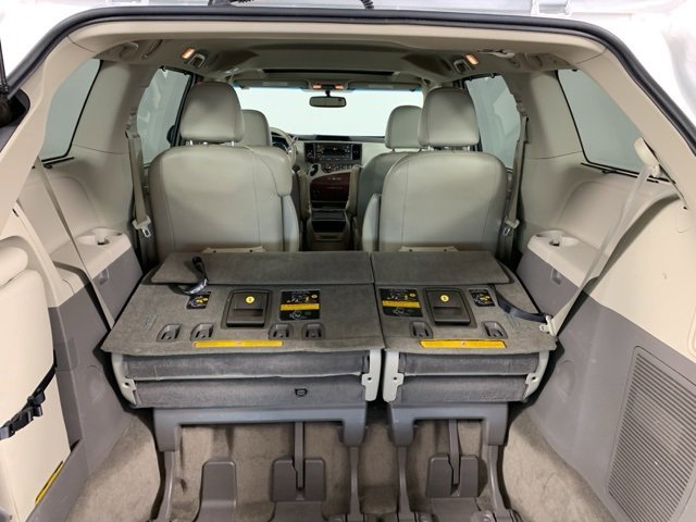 Used 2014 Toyota Sienna XLE image 15