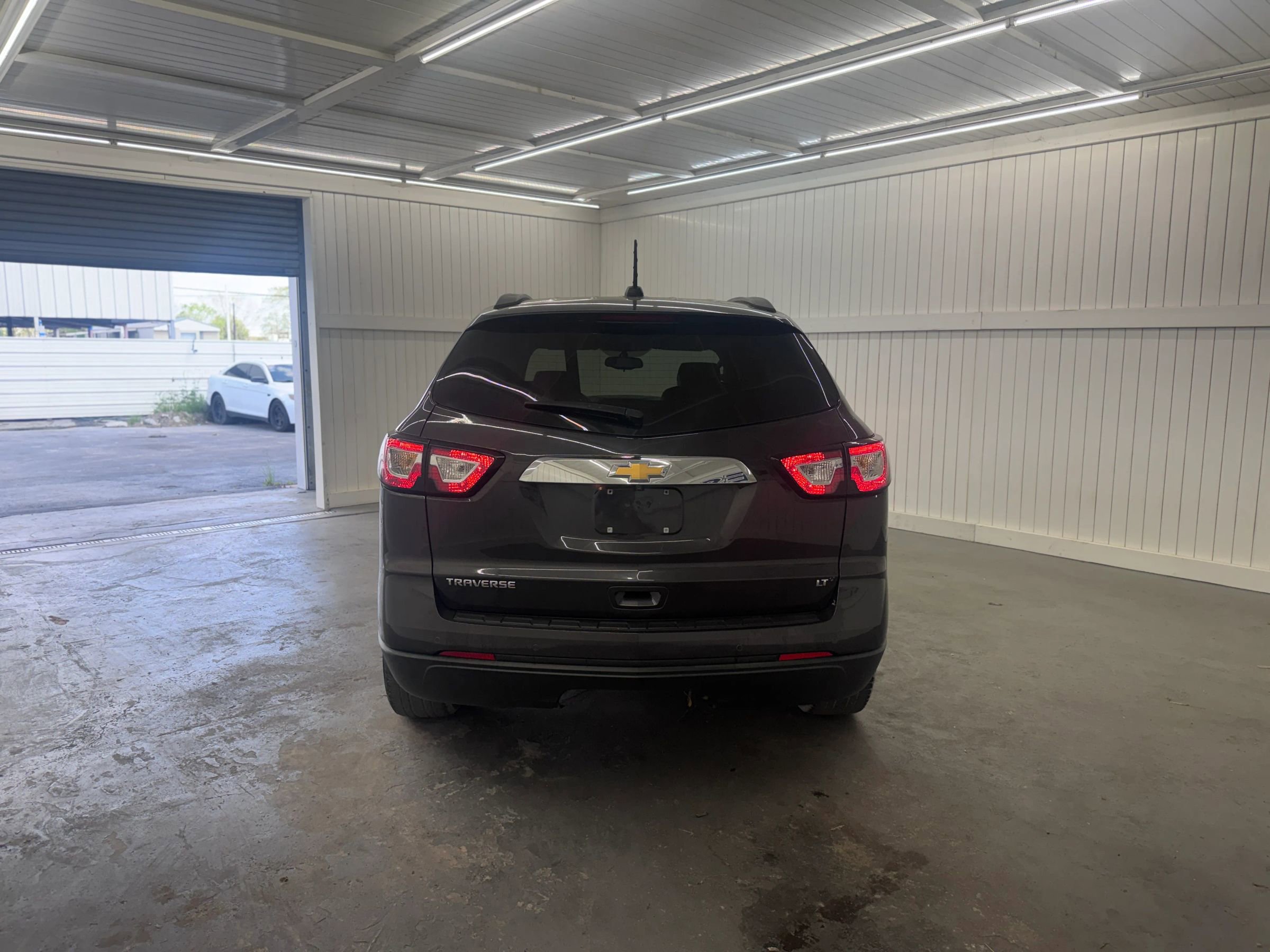 Used 2017 Chevrolet Traverse LT w/ Style and Technology Package image 6
