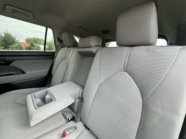 Used 2020 Toyota Highlander LE AWD/4WD image 15