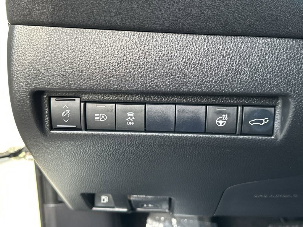 Used 2021 Toyota Venza XLE w/ Softex Package AWD/4WD image 24