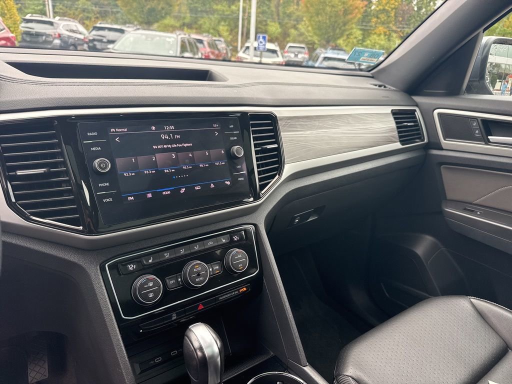 Used 2022 Volkswagen Atlas Cross Sport SE w/ Panoramic Sunroof Package image 16