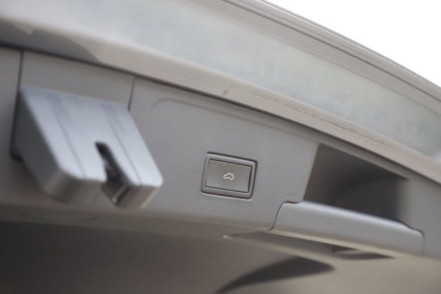 Used 2022 Volkswagen Atlas Cross Sport SE image 8