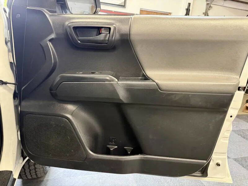 Used 2018 Toyota Tacoma SR image 16