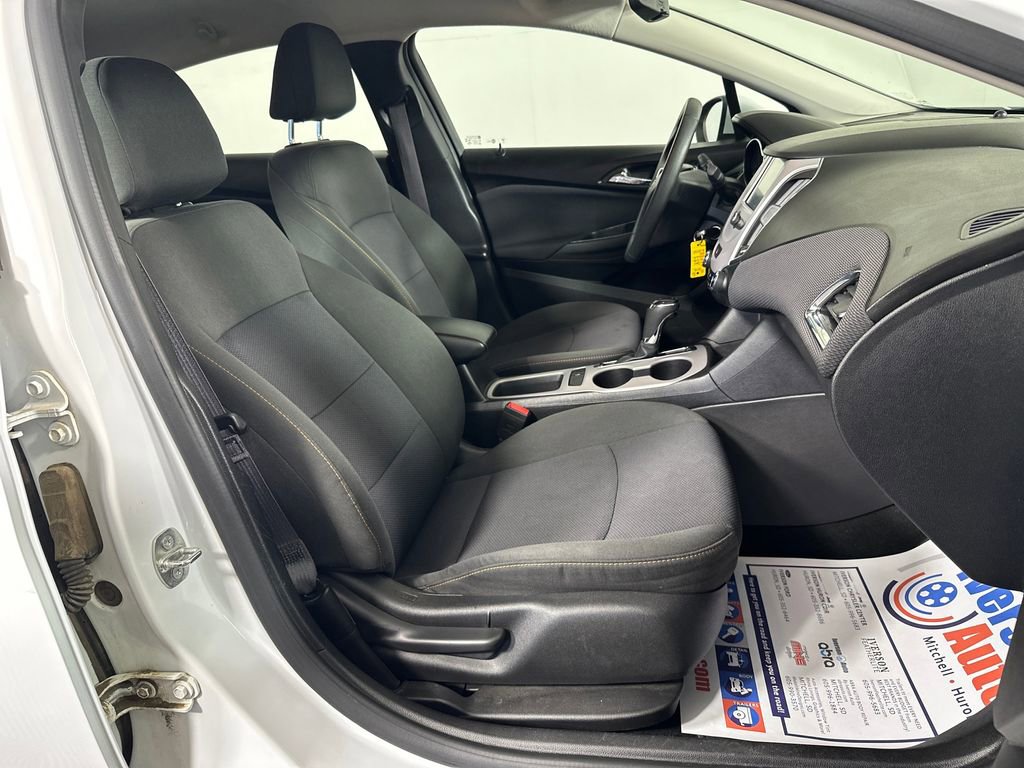 Used 2017 Chevrolet Cruze LS FWD image 30