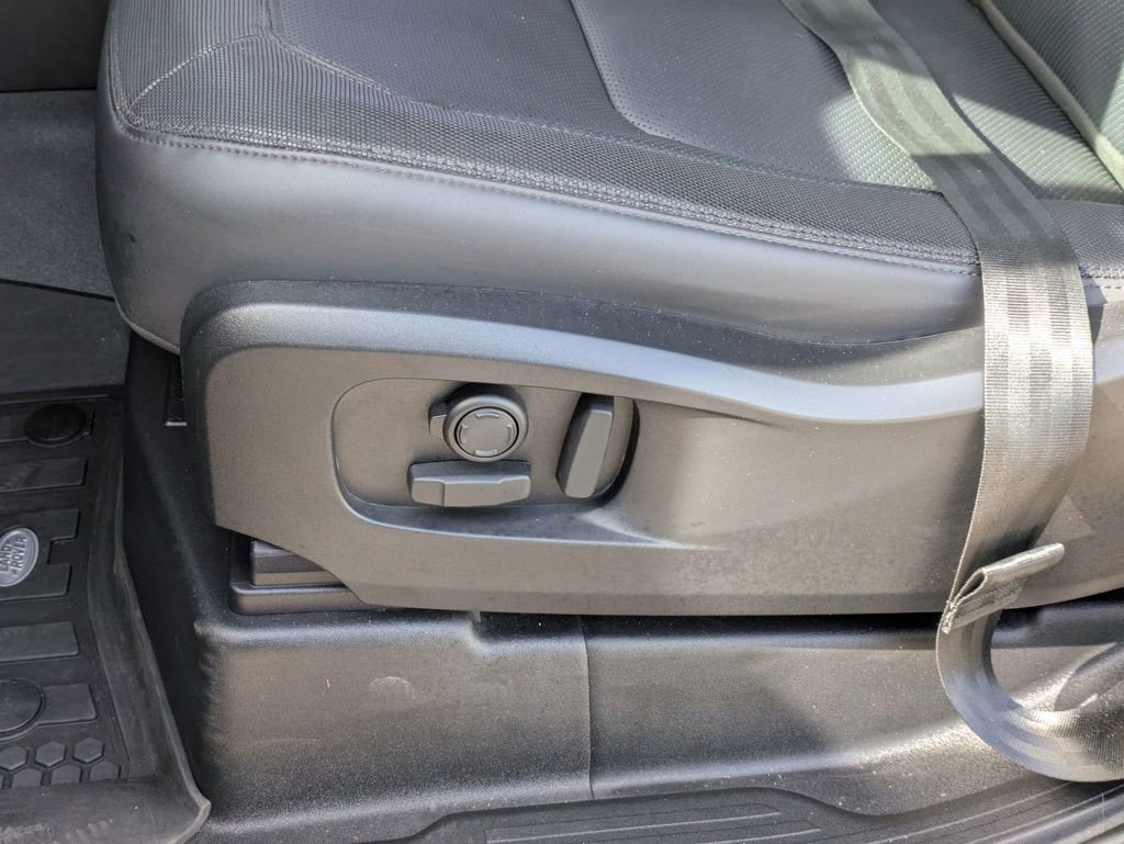 Used 2023 Land Rover Defender 90 X-Dynamic SE image 16