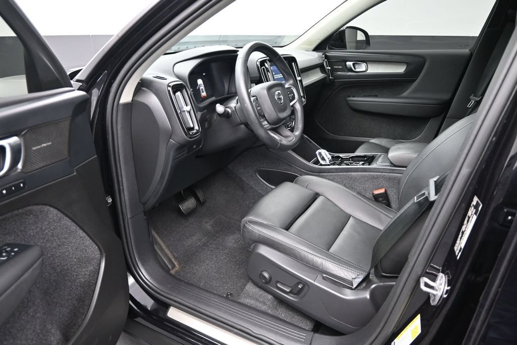 Used 2024 Volvo XC40 B5 Ultimate w/ Protection Package Premier AWD/4WD image 9