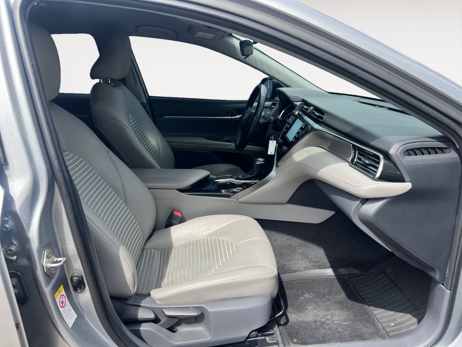 Used 2019 Toyota Camry SE FWD image 15