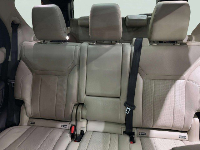 Used 2017 Land Rover Discovery HSE image 36