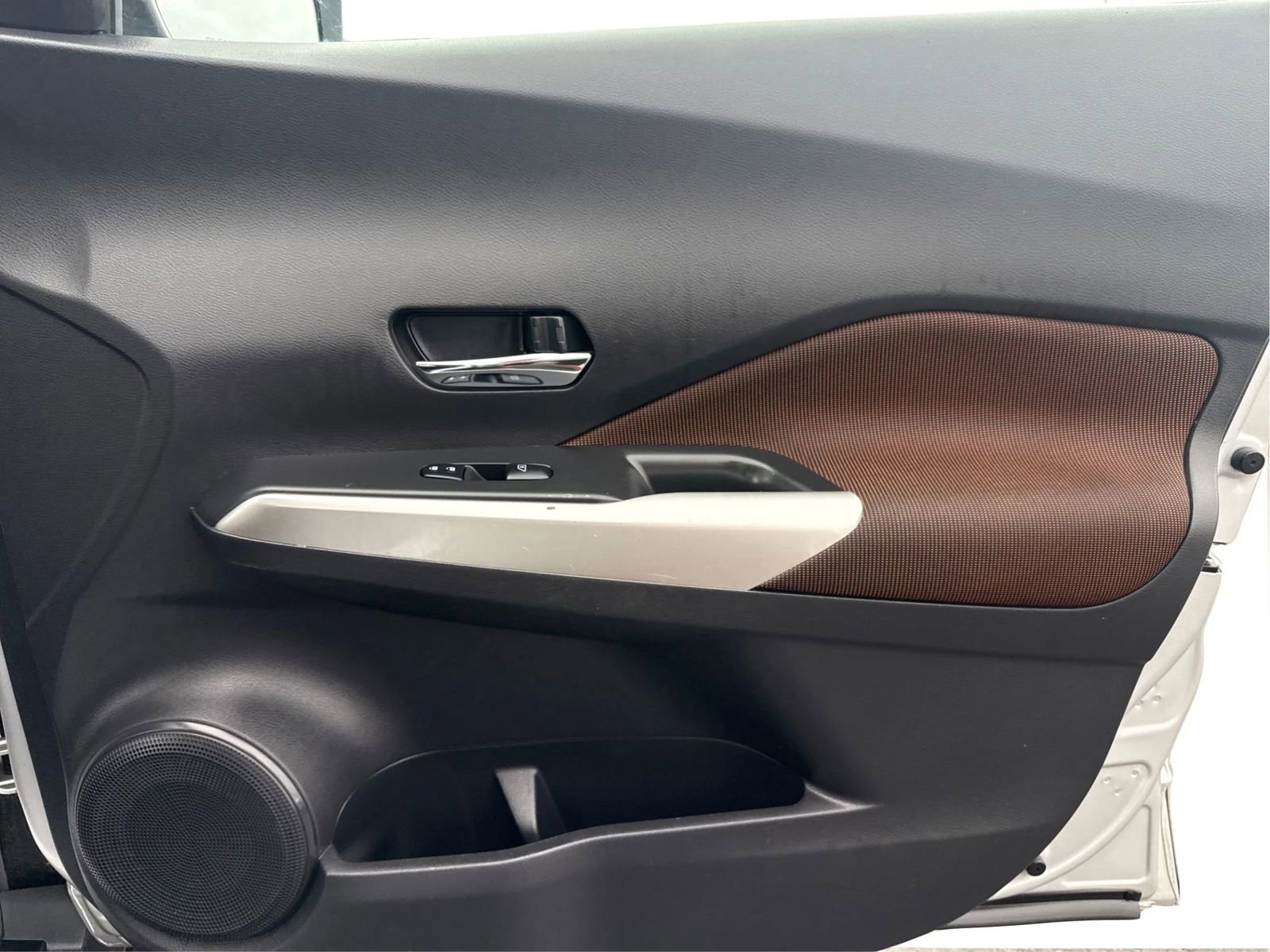 Used 2020 Nissan Kicks SR image 26