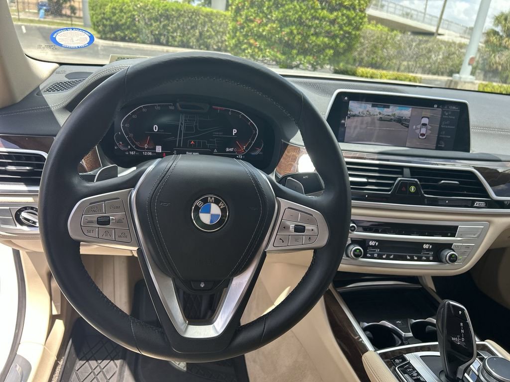 Used 2022 BMW 740i image 21