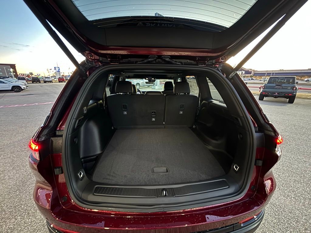 New 2025 Jeep Grand Cherokee Altitude image 7