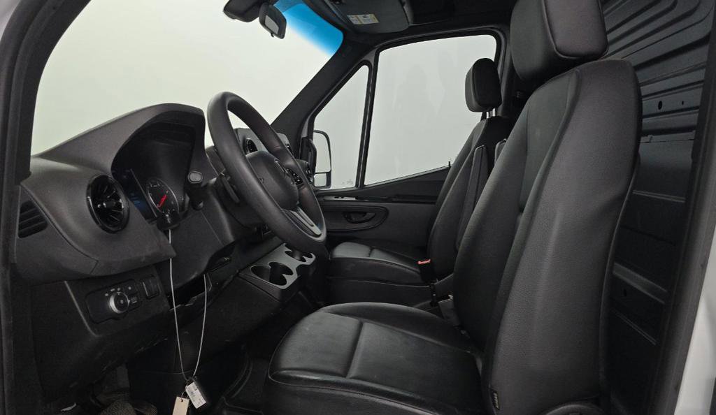 Used 2023 Mercedes-Benz Sprinter 2500 image 14