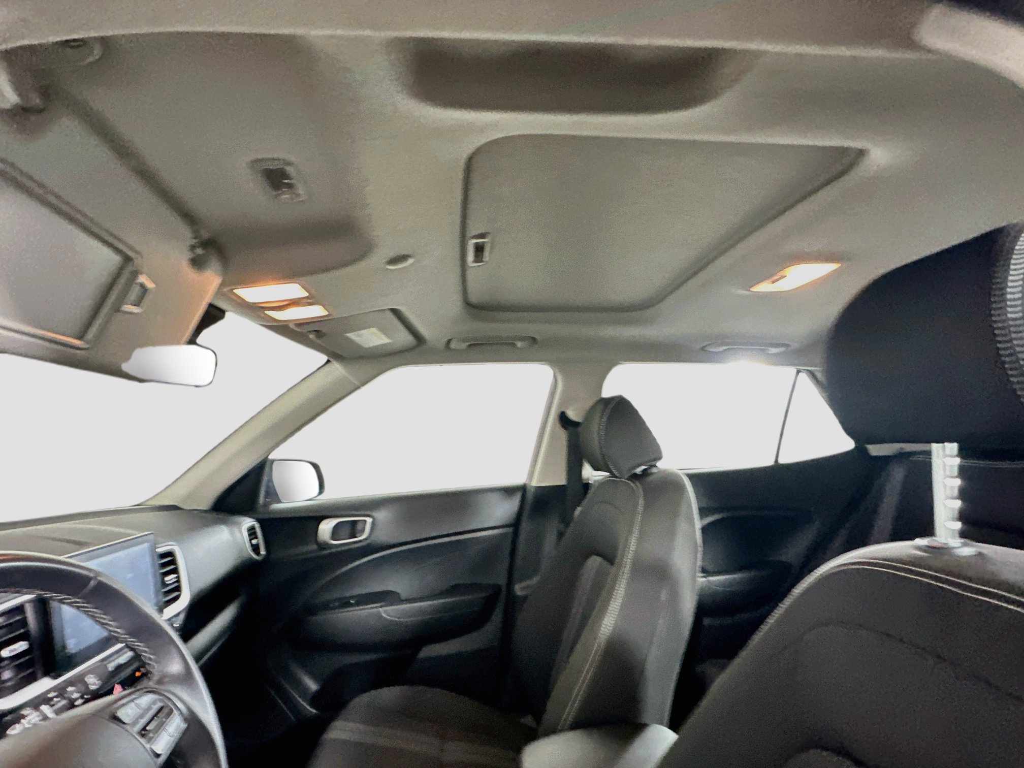 Used 2025 Hyundai Venue SEL FWD image 25