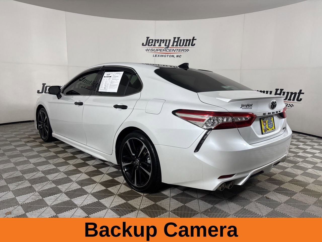 Used 2020 Toyota Camry XSE image 8