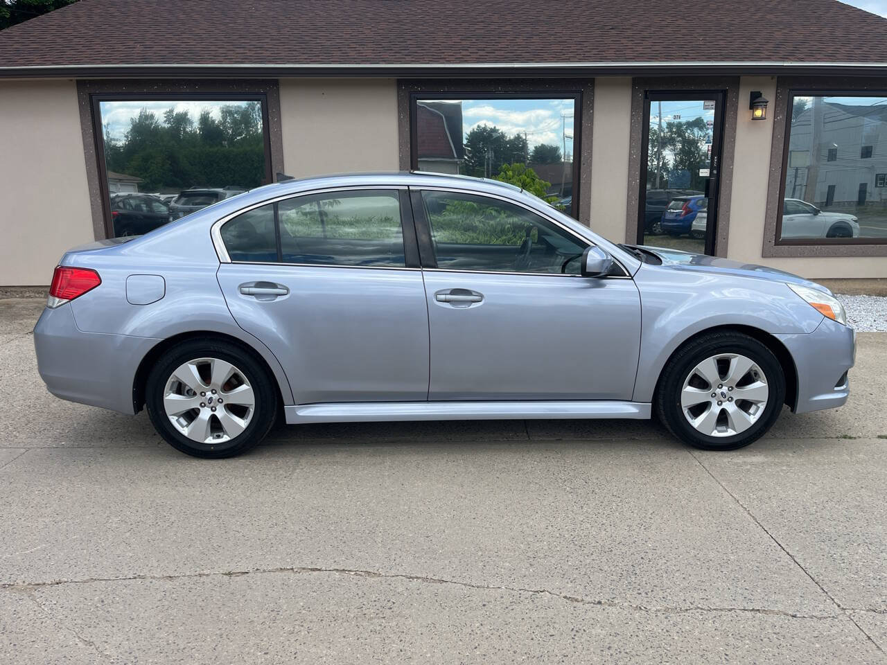 Used 2012 Subaru Legacy 2.5i Limited AWD/4WD image 2