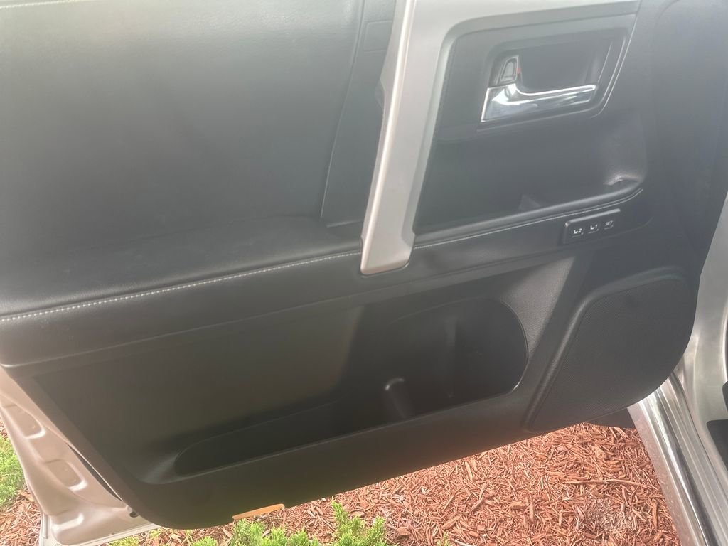Used 2016 Toyota 4Runner Limited AWD/4WD image 23