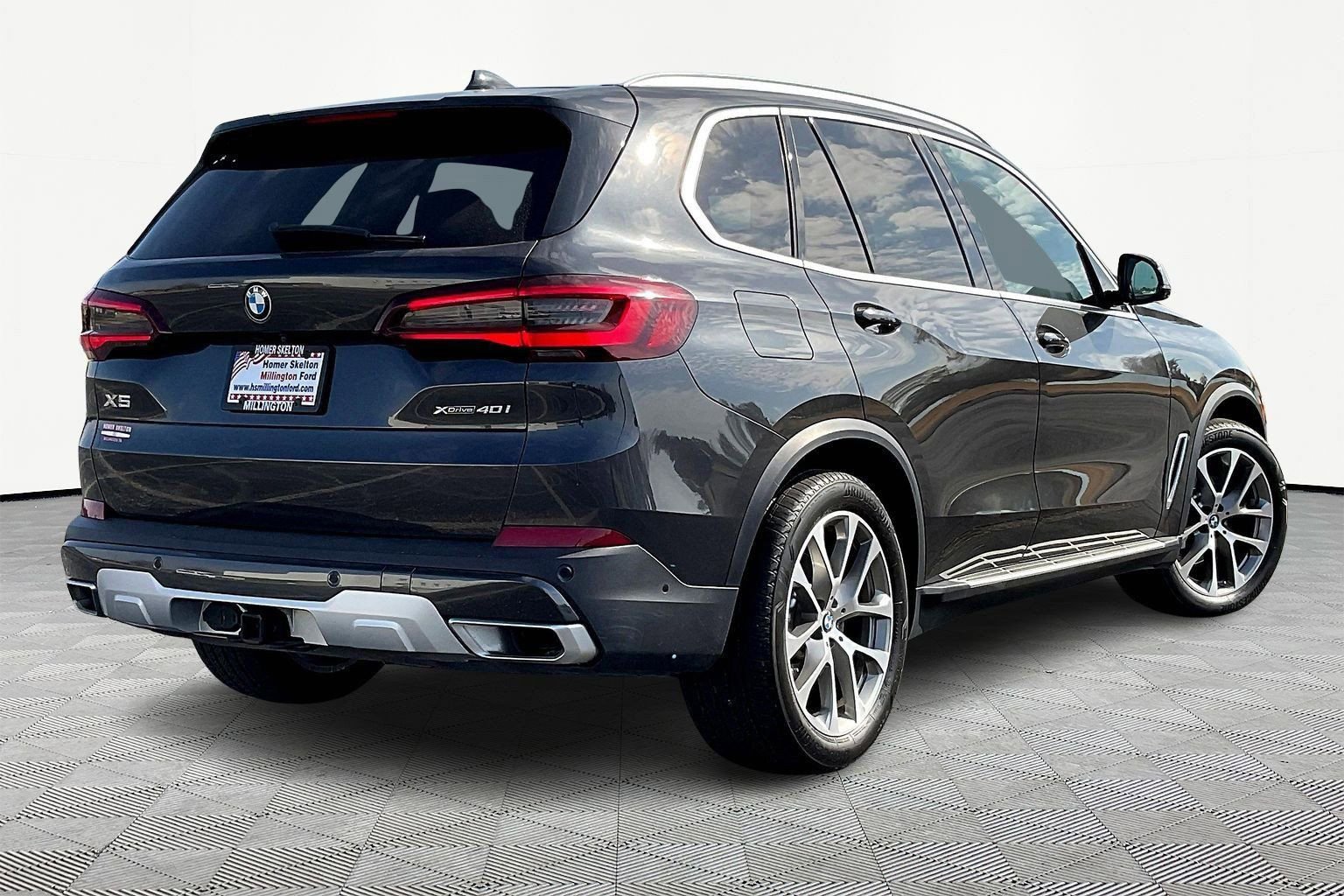 Used 2023 BMW X5 xDrive40i w/ Parking Assistance Package image 11