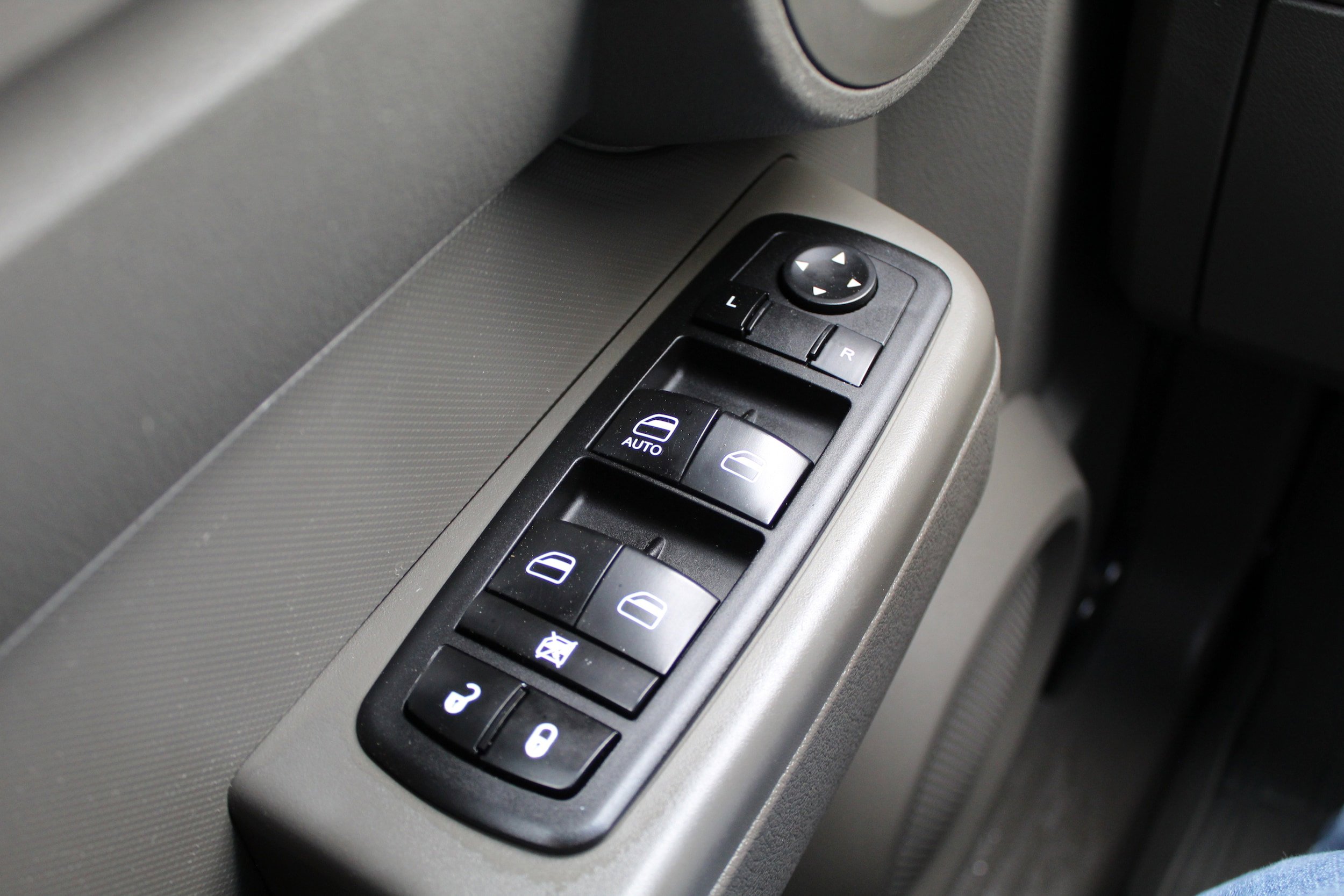 Used 2008 Dodge Nitro SXT AWD/4WD image 24