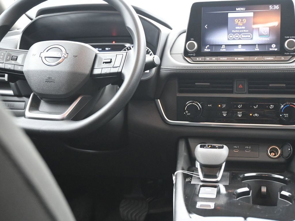 Used 2025 Nissan Rogue S image 14