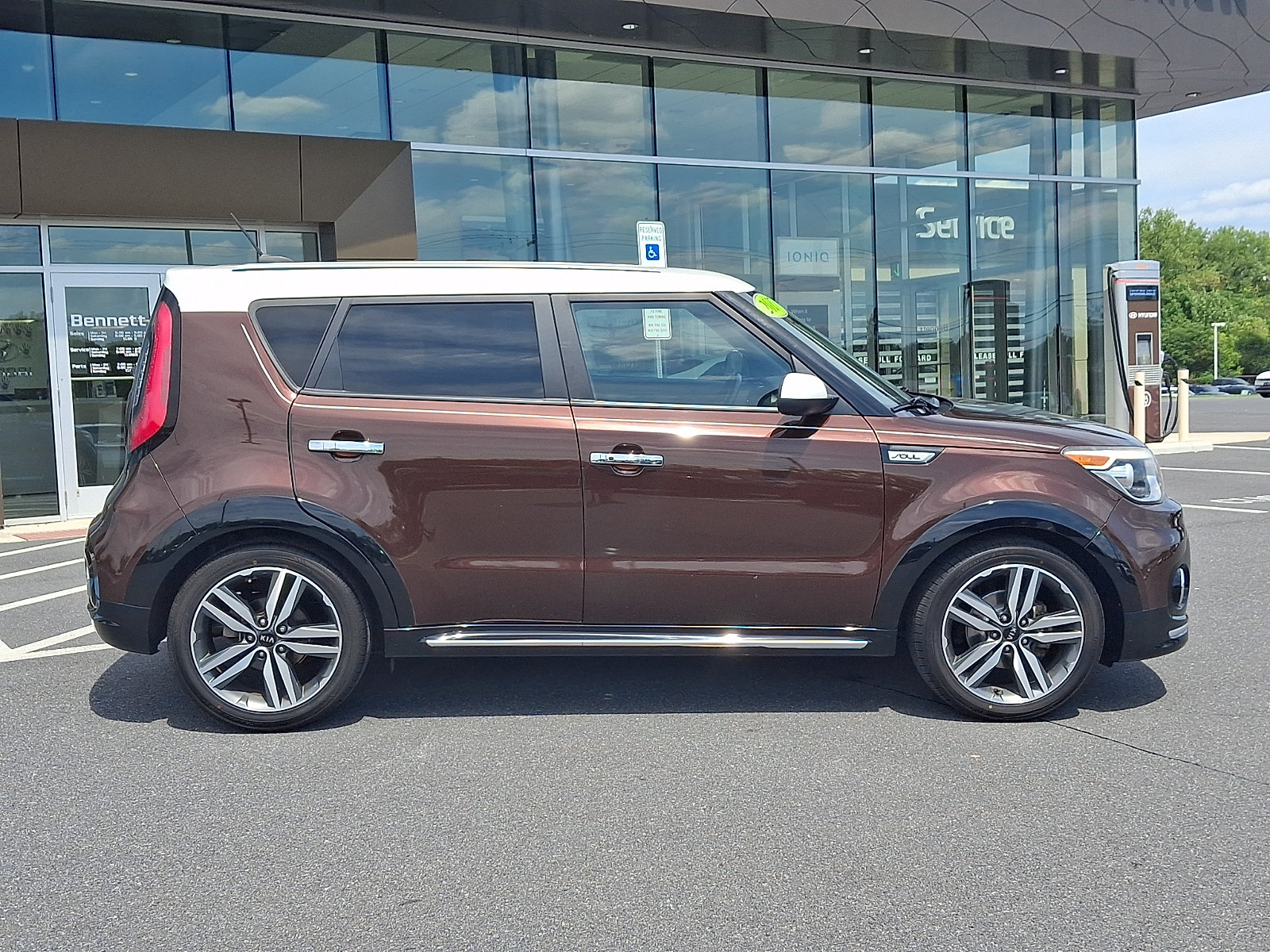 Used 2017 Kia Soul + FWD image 7