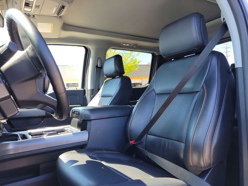 Used 2025 Ford F250 Lariat w/ Black Appearance Package image 17