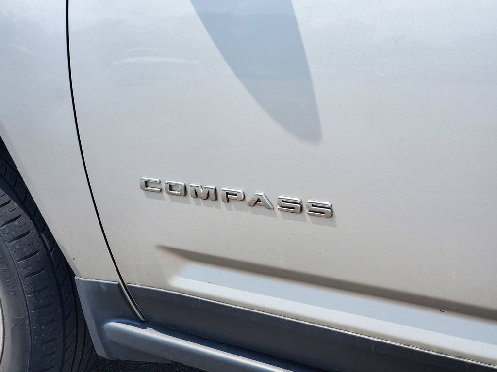 Used 2014 Jeep Compass Latitude w/ Sun/Sound Group AWD/4WD image 9