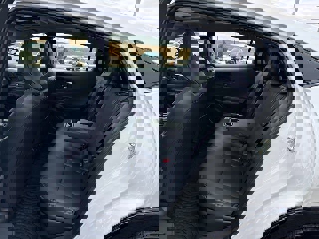 Used 2025 Toyota Prius XLE image 14