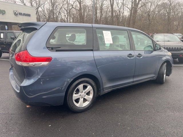 Used 2013 Toyota Sienna L image 22