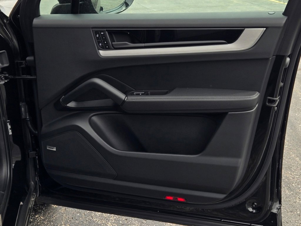 New 2025 Porsche Cayenne S image 40
