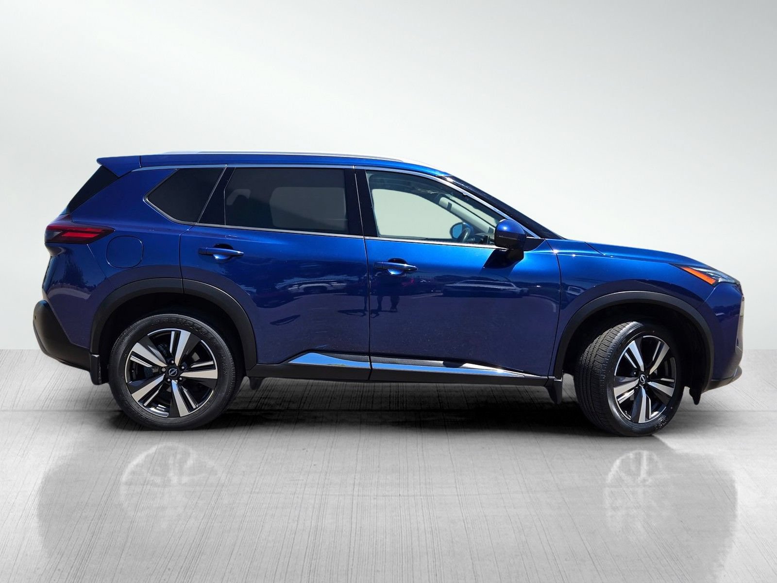 Used 2023 Nissan Rogue SL FWD image 3