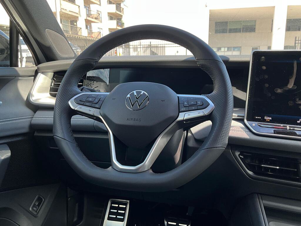 New 2026 Volkswagen Tiguan SE R-Line AWD/4WD image 20