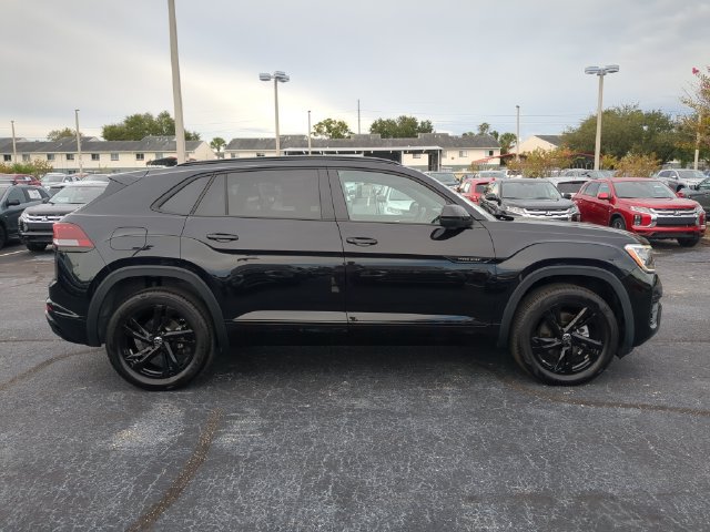 Used 2025 Volkswagen Atlas Cross Sport SEL R-Line AWD/4WD image 5