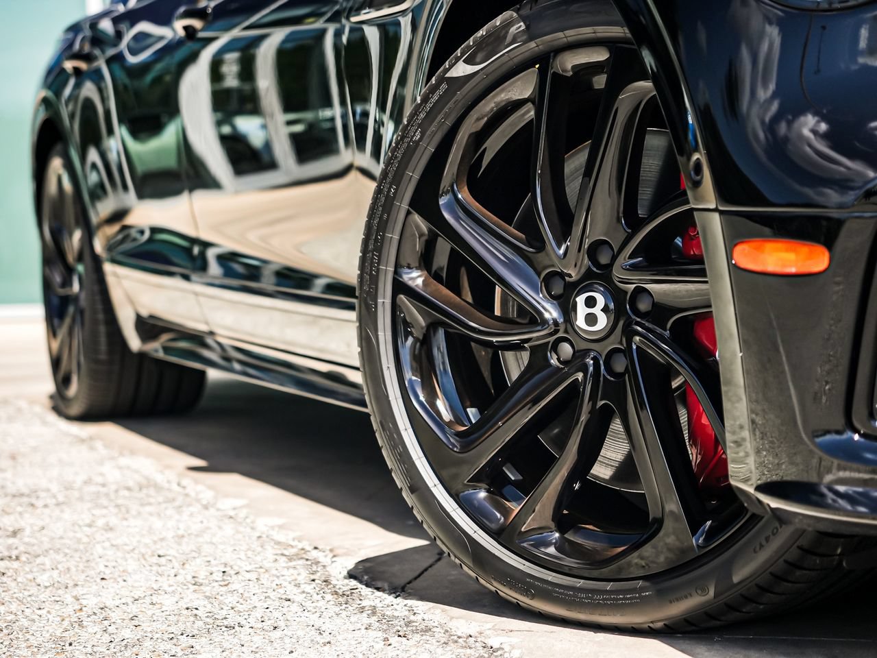 Used 2025 Bentley Flying Spur Plug-In Hybrid AWD/4WD image 6