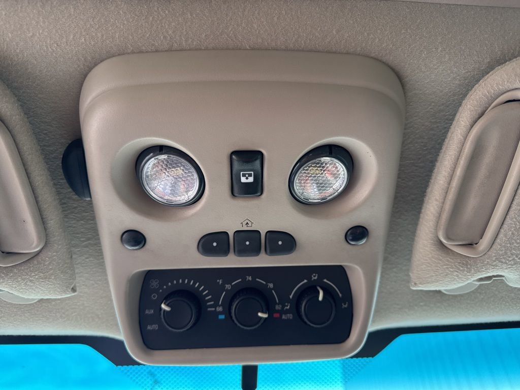 Used 2004 Chevrolet Suburban 2500 LT w/ Preferred Equipment Group image 26