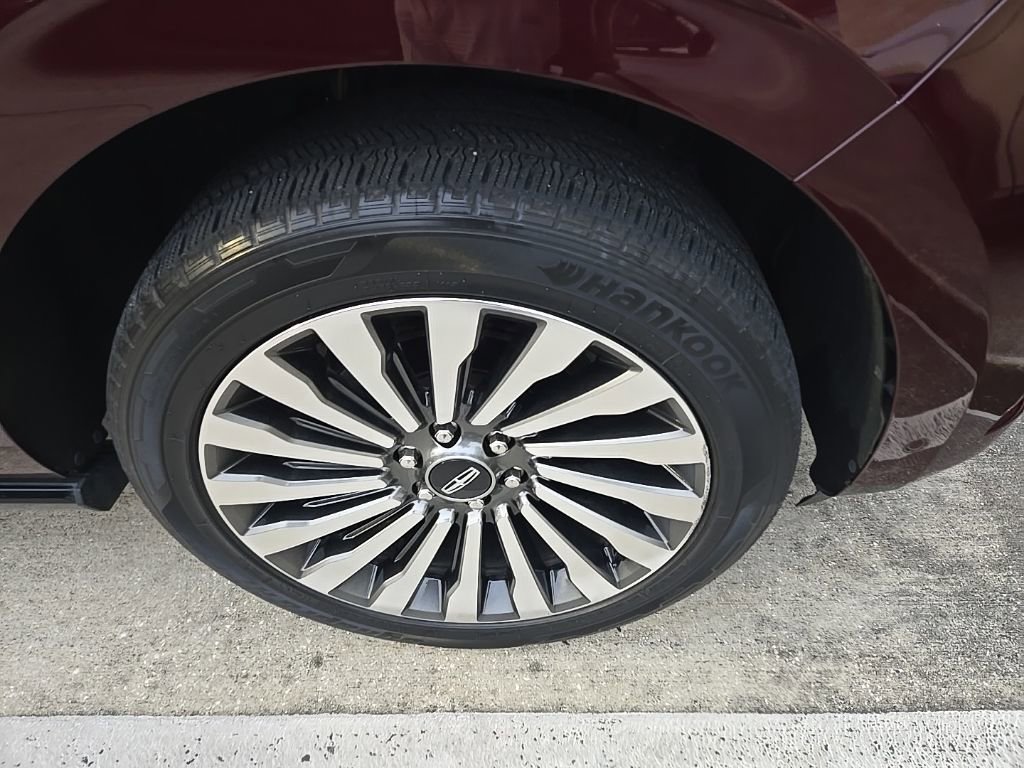 Used 2019 Lincoln Navigator Reserve AWD/4WD image 4