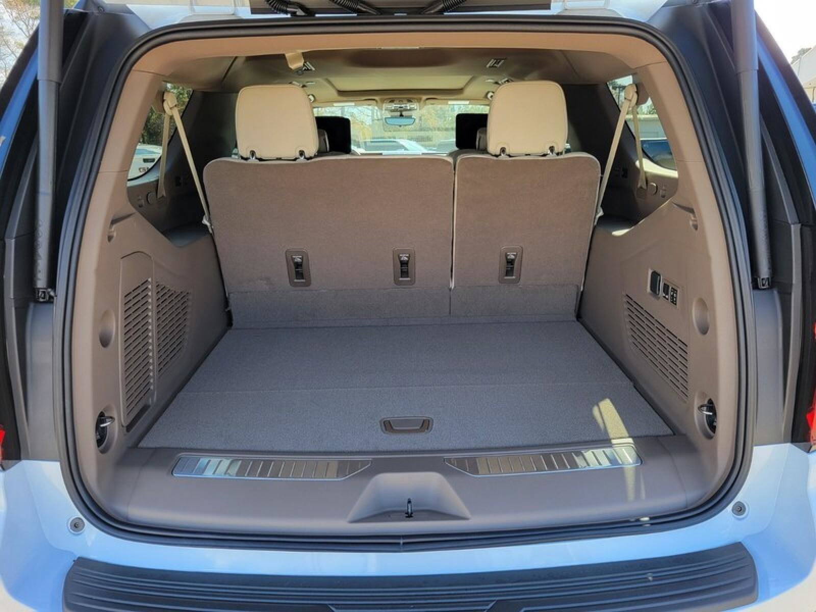 New 2026 GMC Yukon XL Denali w/ Denali Reserve Package image 7