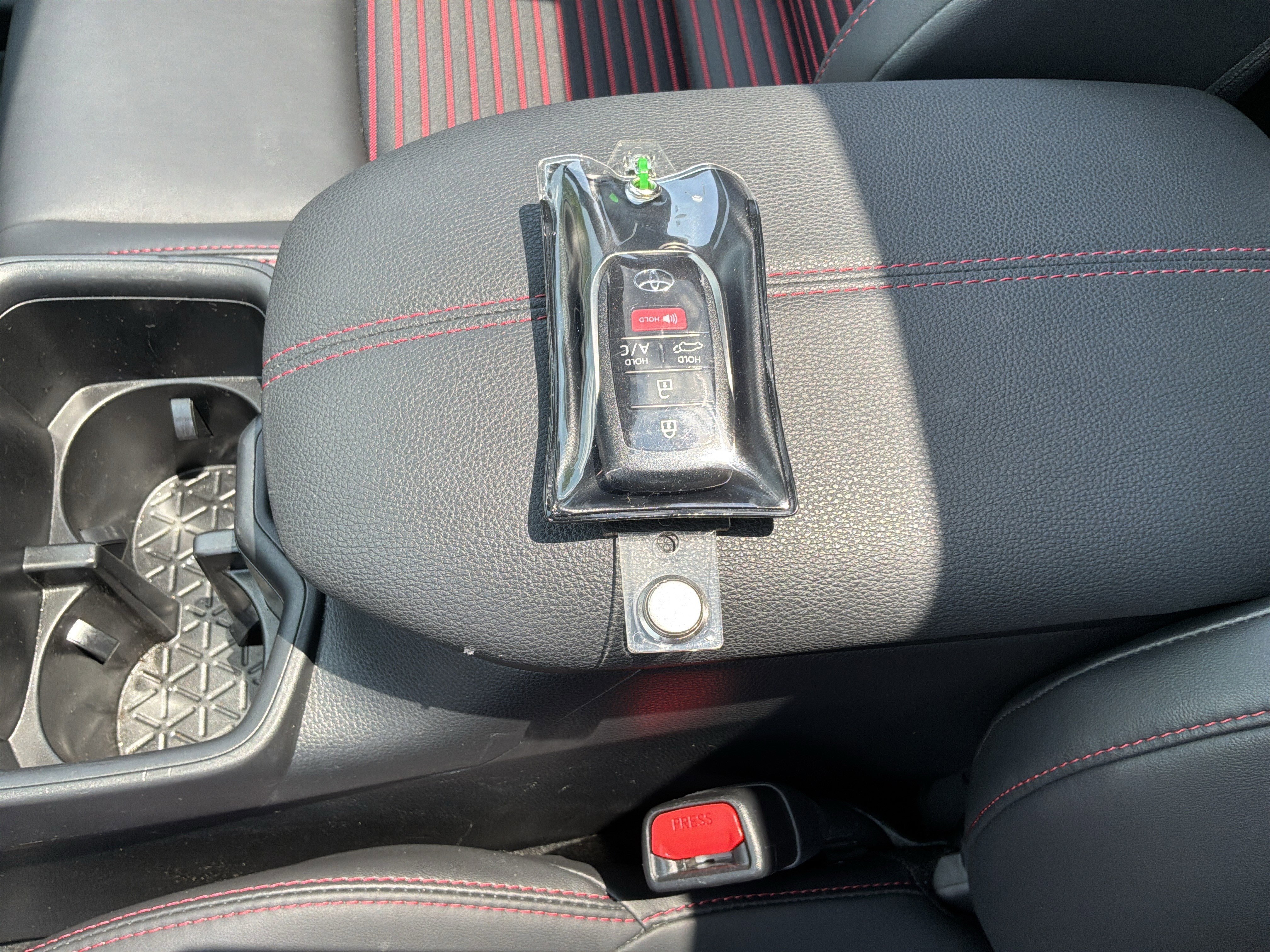 Used 2024 Toyota RAV4 XSE AWD/4WD image 36