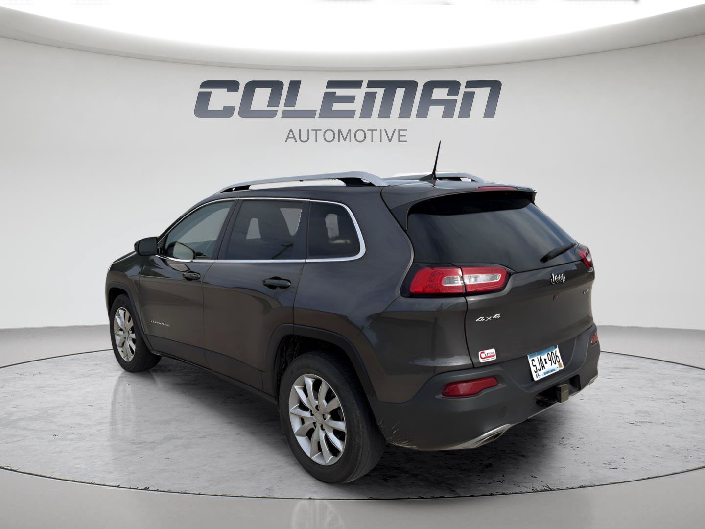 Used 2016 Jeep Cherokee Limited w/ Luxury Group AWD/4WD image 3