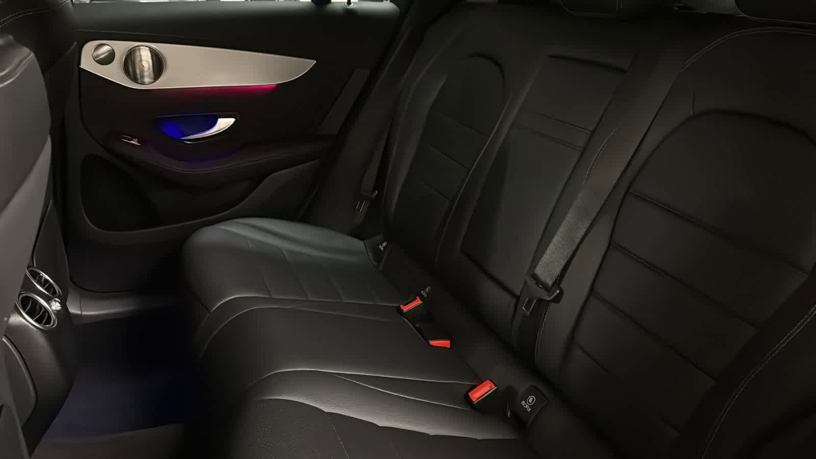 Used 2023 Mercedes-Benz GLC 300 4MATIC Coupe image 32