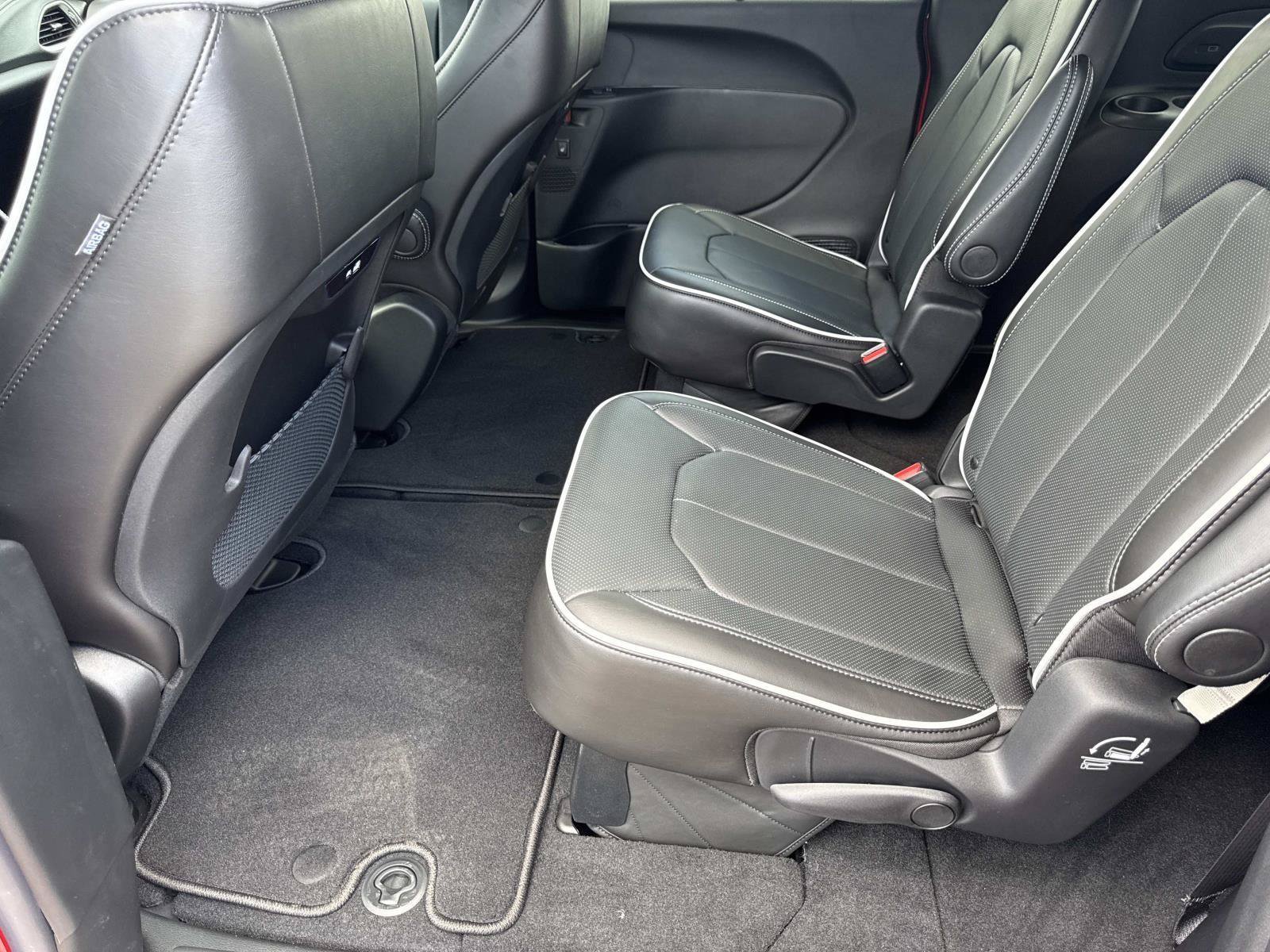New 2027 Chrysler Pacifica Limited FWD image 16