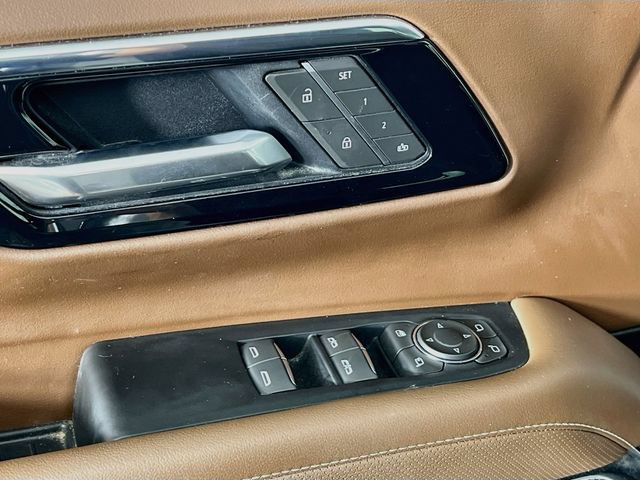 Used 2025 Chevrolet Tahoe High Country AWD/4WD image 9