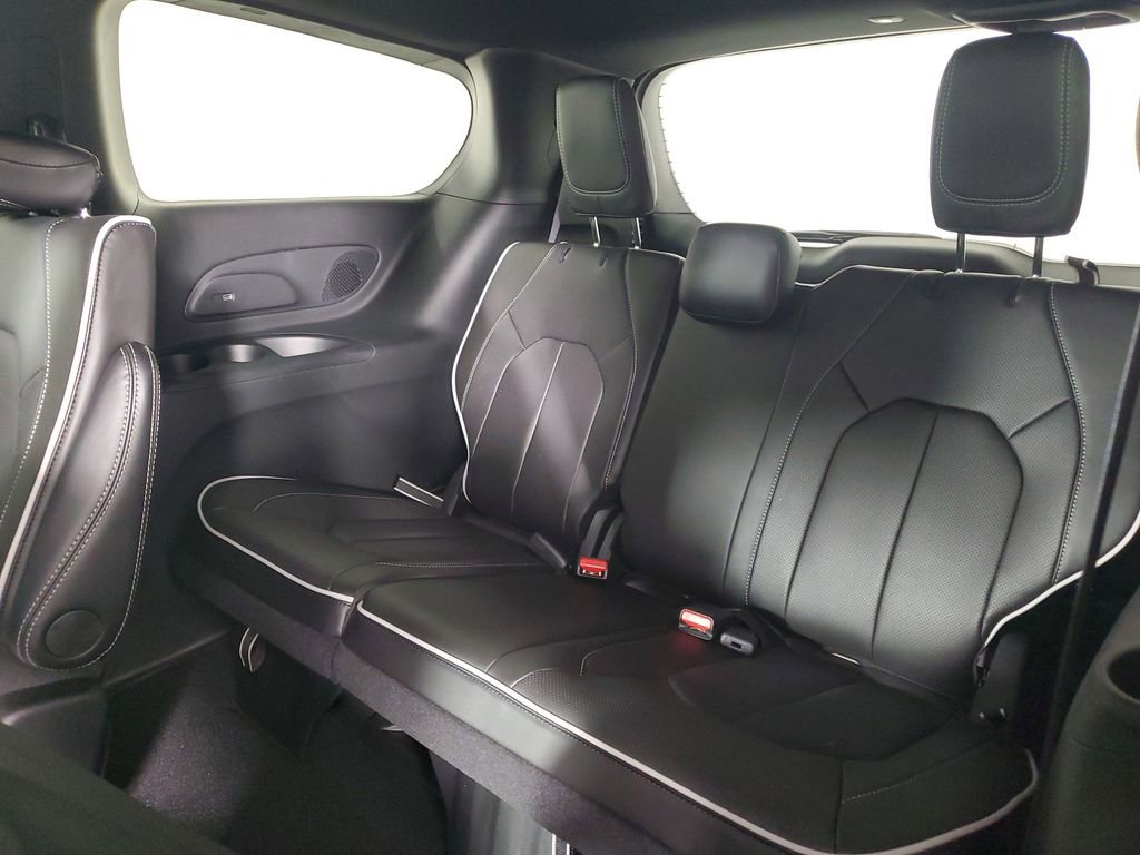 New 2026 Chrysler Pacifica Limited image 14