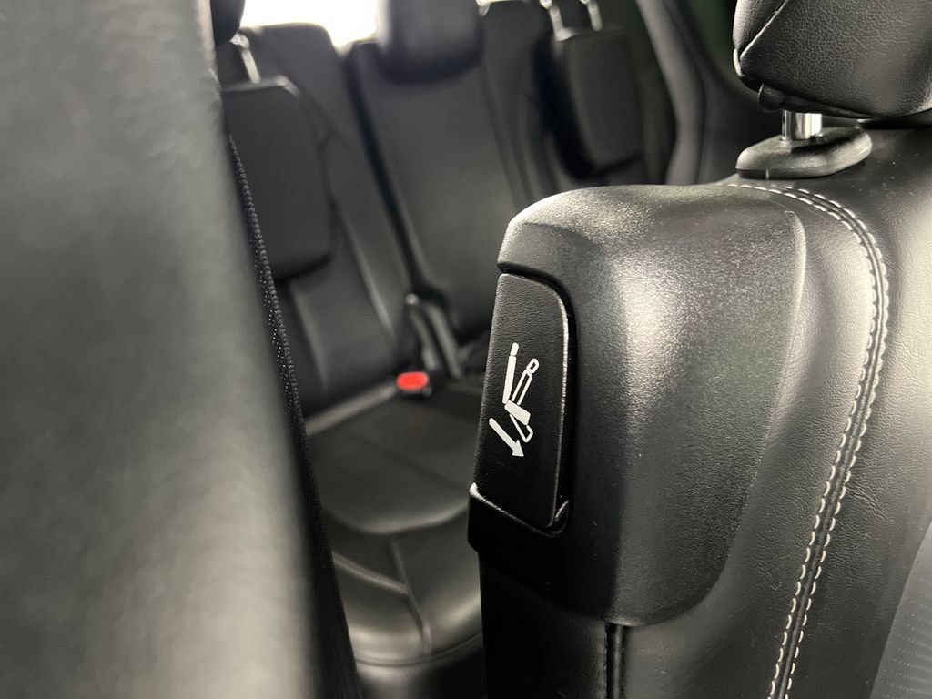Used 2025 Chrysler Pacifica Select FWD image 31