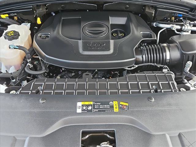 Used 2023 Jeep Grand Cherokee Summit AWD/4WD image 24