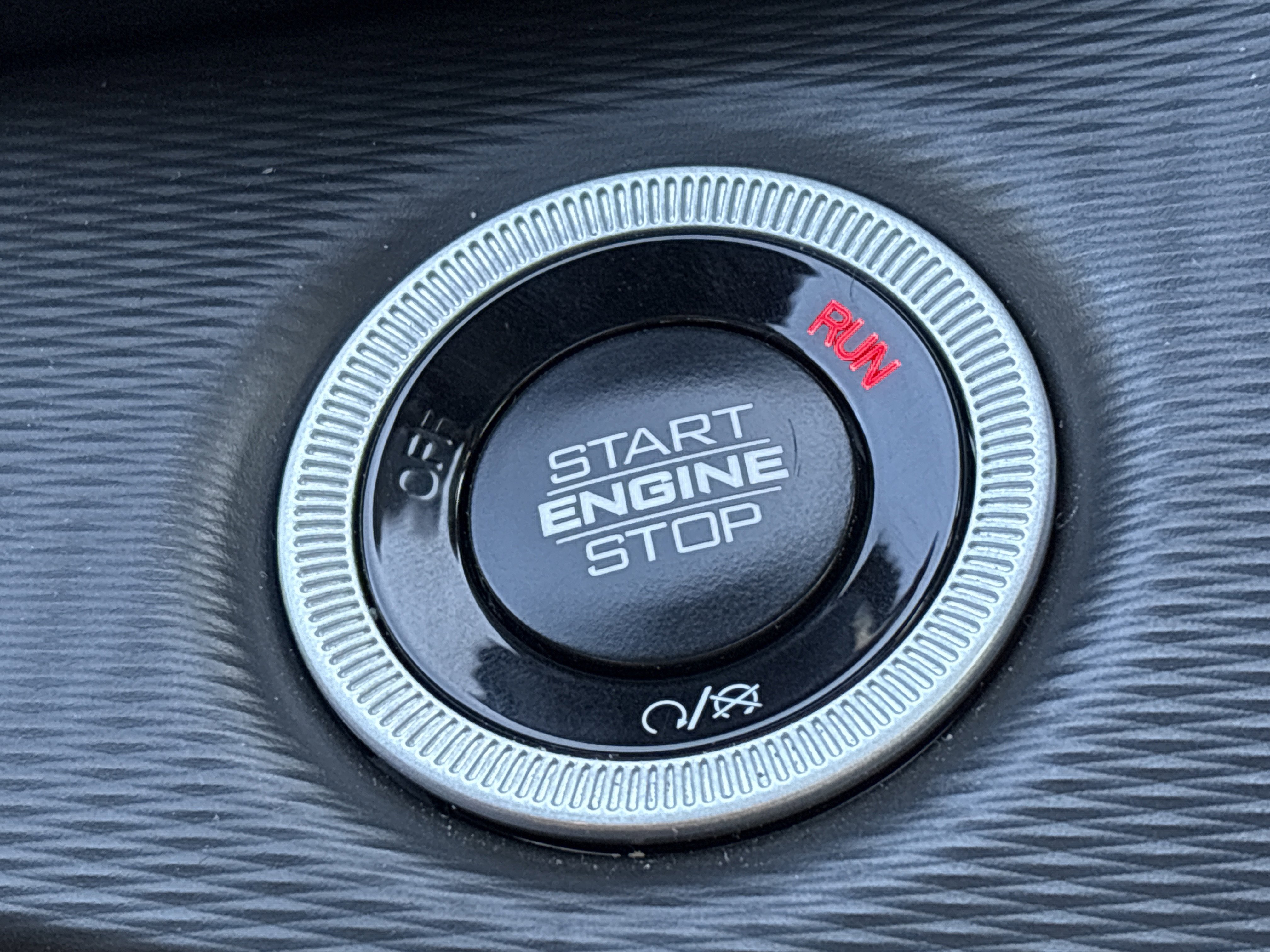 Certified 2025 Jeep Grand Cherokee Altitude AWD/4WD image 32