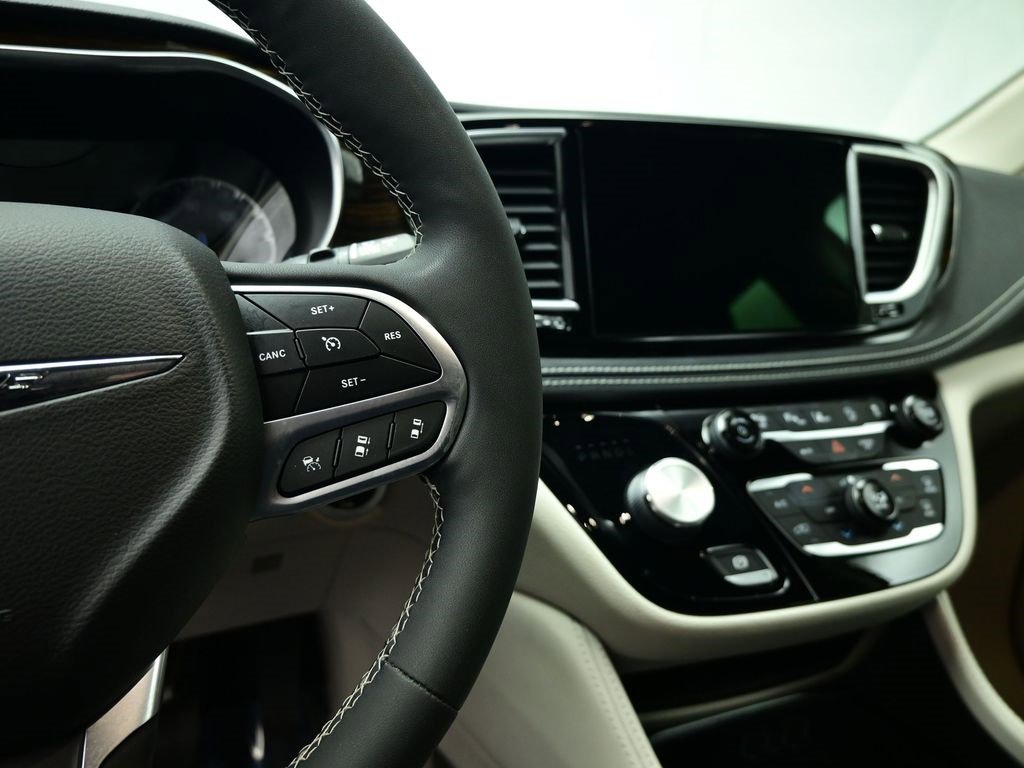 Used 2022 Chrysler Pacifica Limited image 22