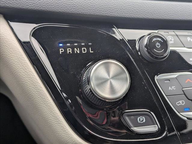 Used 2023 Chrysler Pacifica Touring-L FWD image 12
