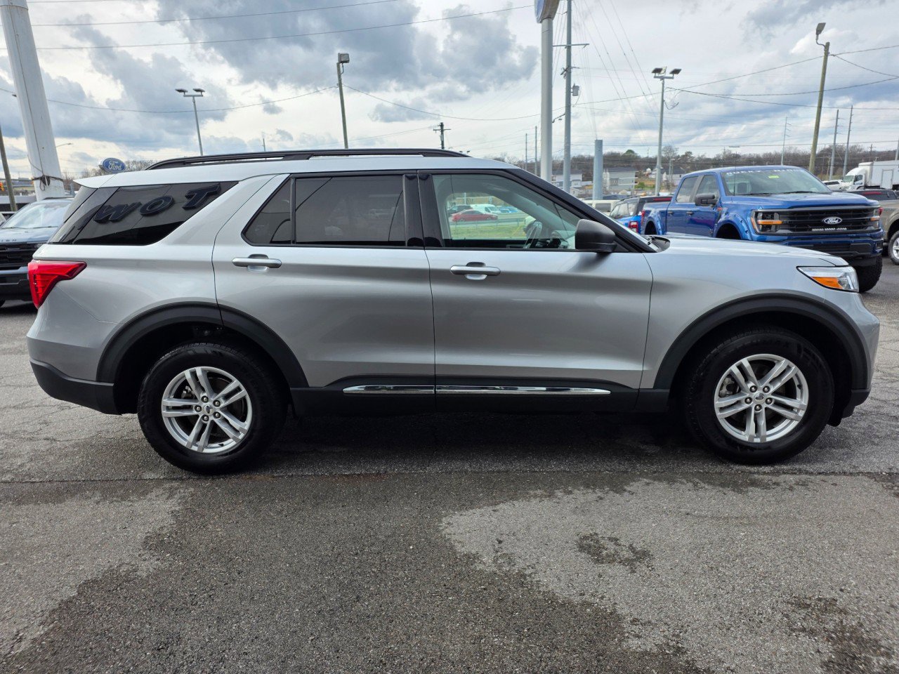 Used 2021 Ford Explorer XLT w/ Equipment Group 202A image 7