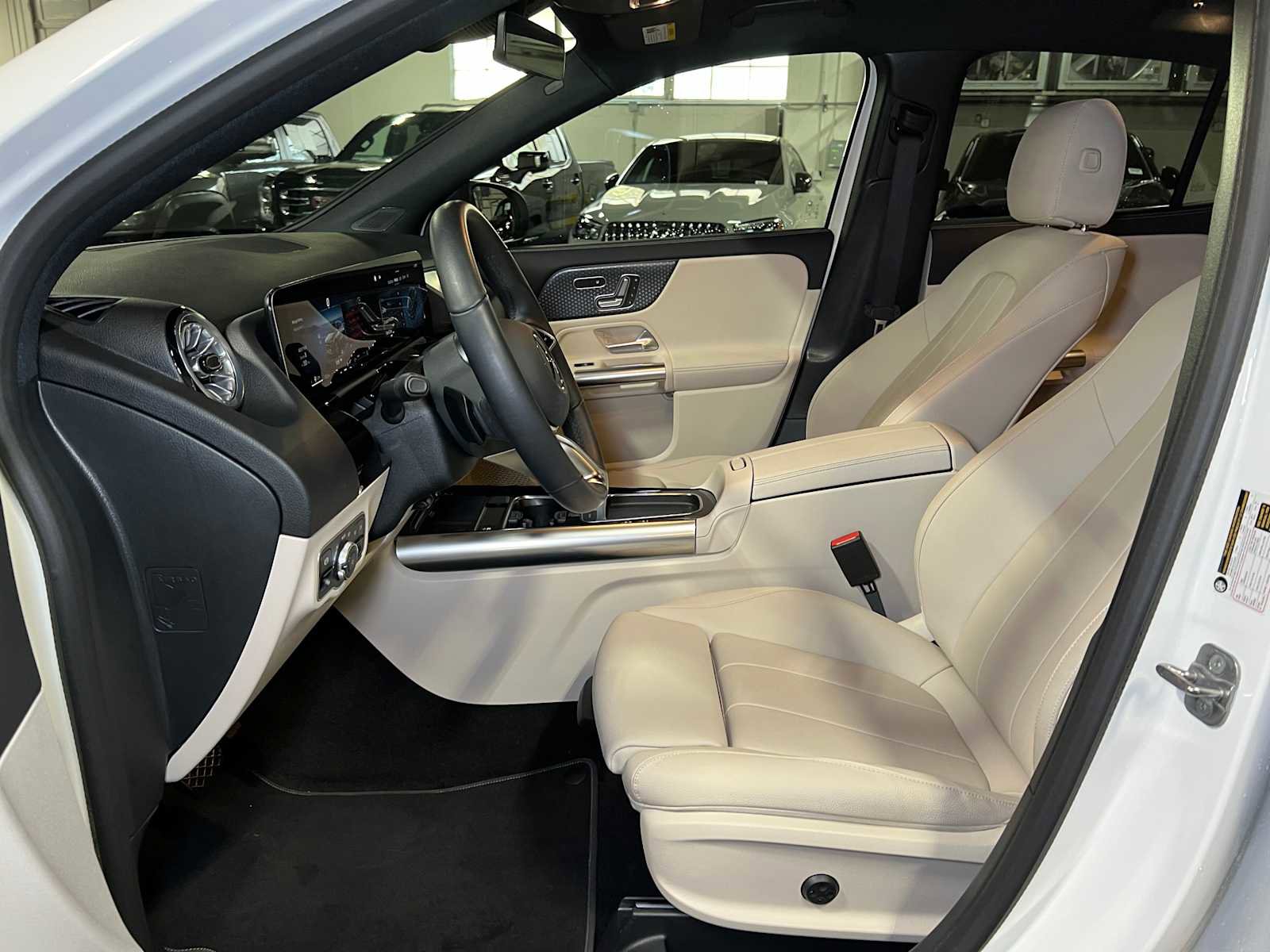 Certified 2025 Mercedes-Benz GLA 250 4MATIC image 24